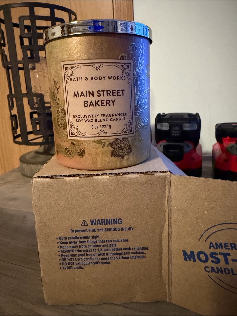 Bath & Body Works Main Street Bakery Candle - Gold